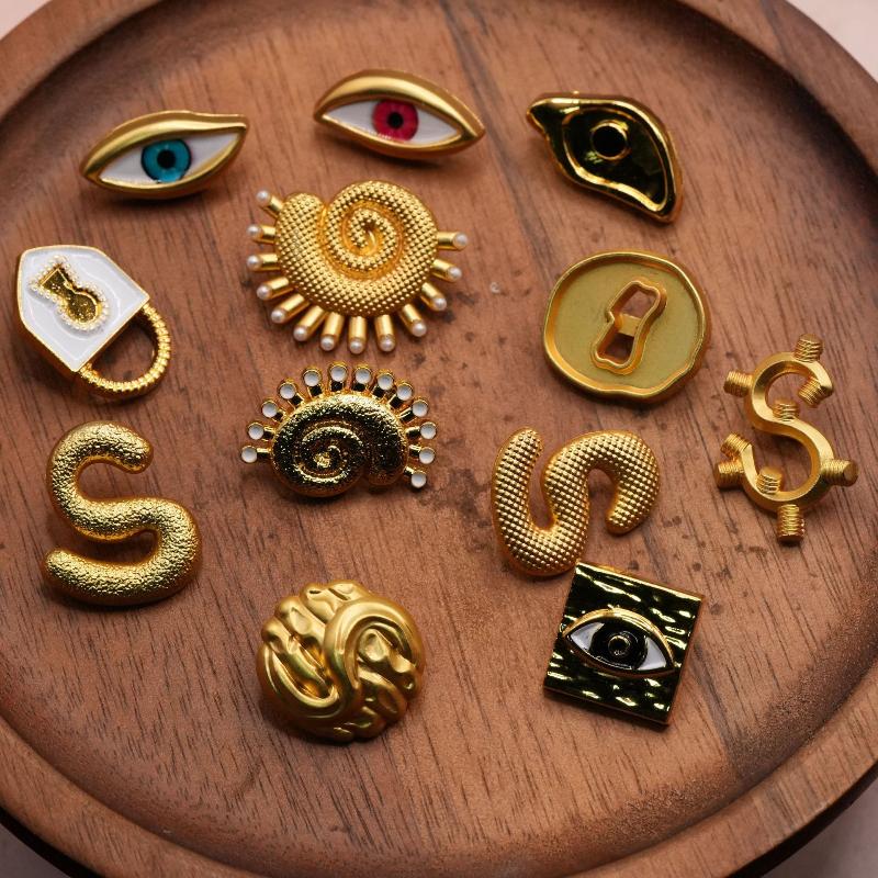 Vintage Metal Button Heart Sha - Craft Embellishment recension och pris